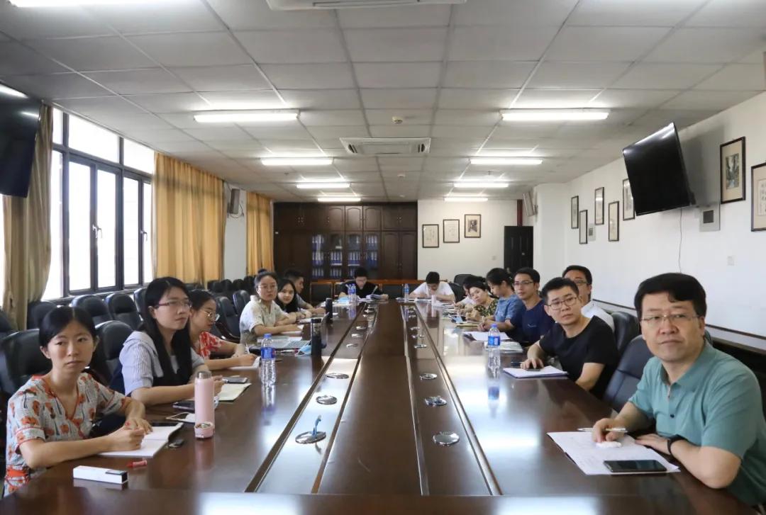 京厦协作促研修专家引领助成长--厦门二中携手华师教育研究院召开首批研究型教师培养对象答辩会