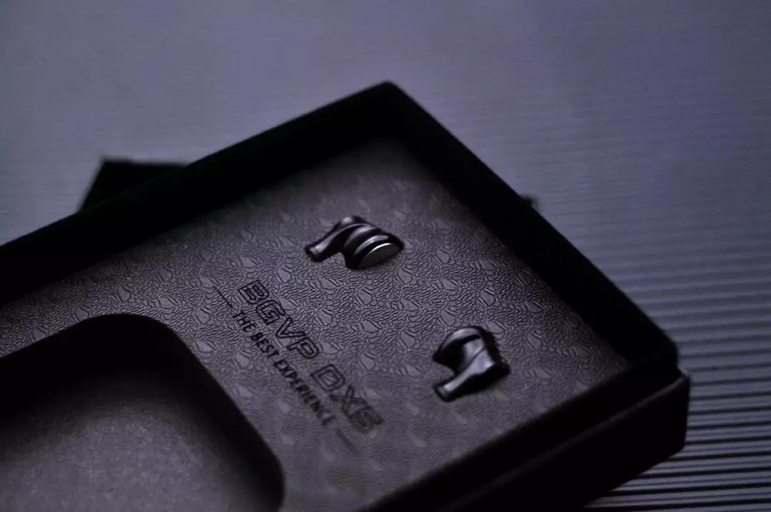 或许比原厂还要好一些：我的iPhone12的“高冷”配件们