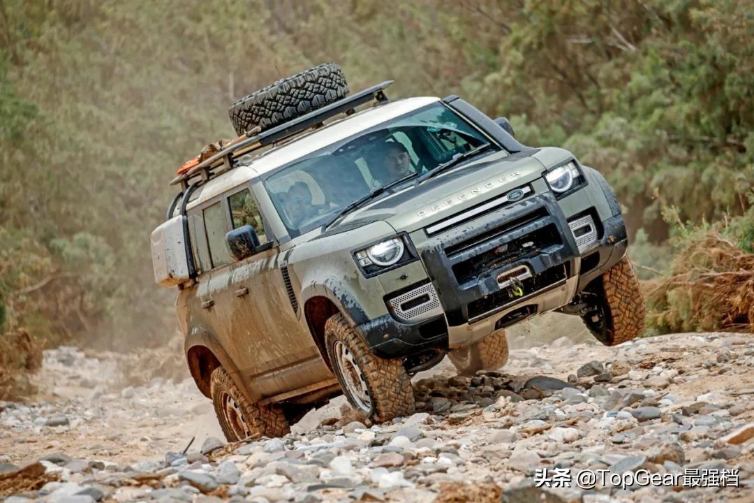 全新路虎卫士怎么样?去非洲越野试驾一下就知道啦