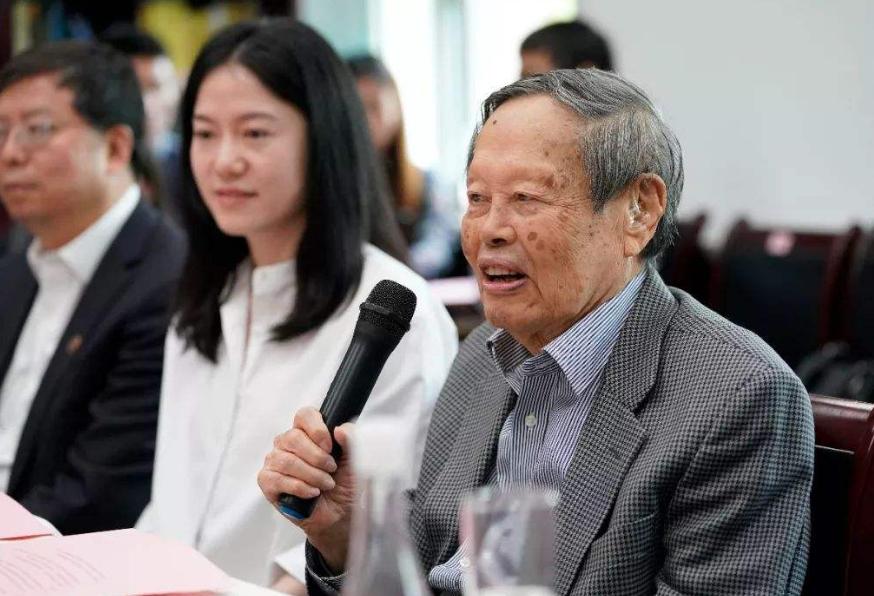 杨振宁在物理界的地位有多高,杨振宁是伟大的吗