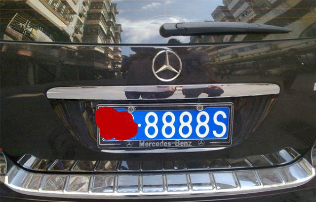 中国的车牌为什么这么丑？网友：我们只看数字···