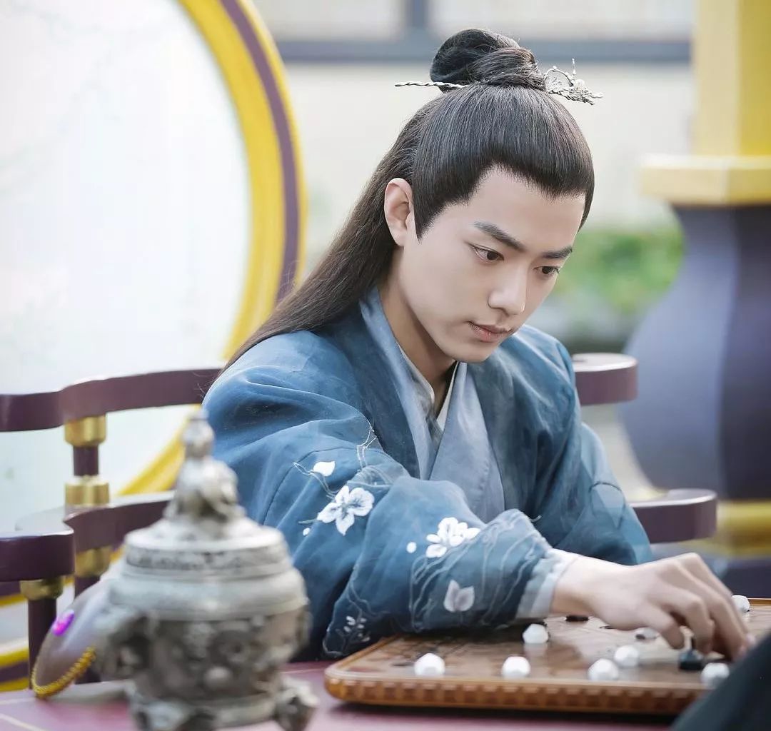 肖战绝世侧颜,肖战绝美回眸