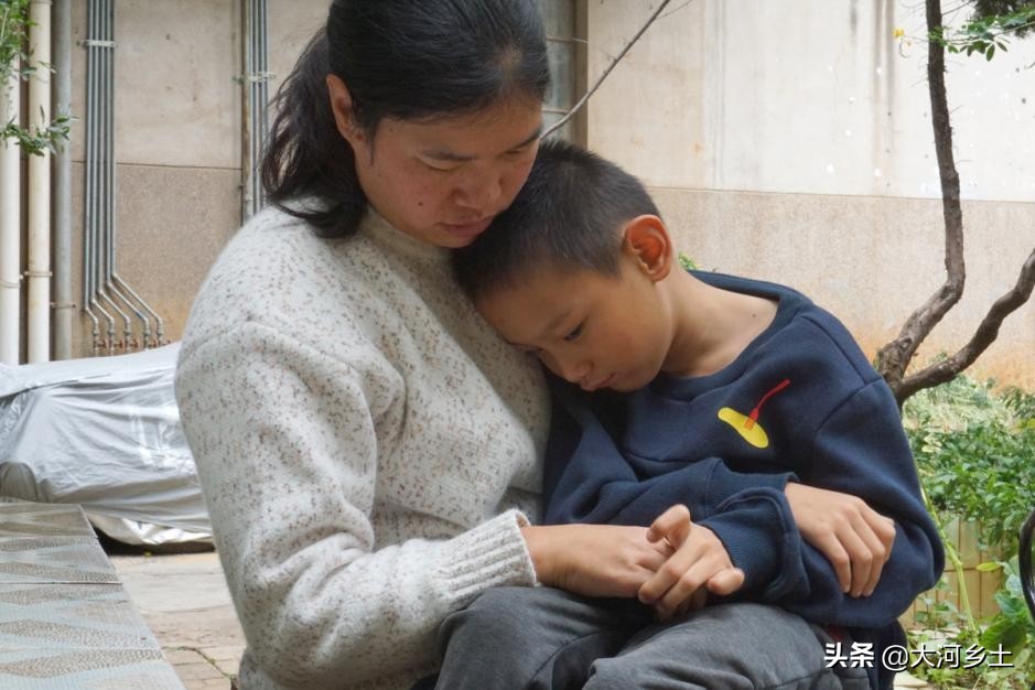 8岁男孩半夜熟睡啼哭,8岁男童不自觉的跟哭泣似的