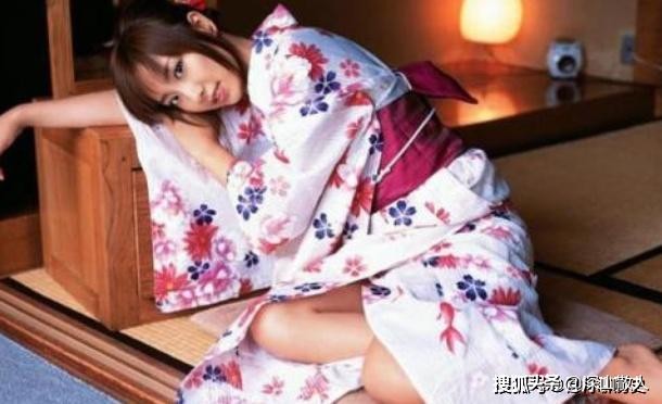 日本人进屋脱鞋是一种习惯,日本人吃饭脱鞋脚臭怎么办