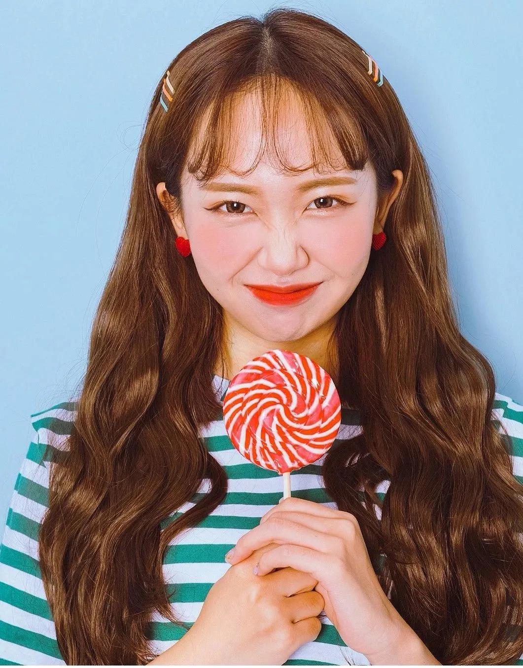 怎样剪刘海扎起来不嫌脸大,剪个刘海拯救一张脸