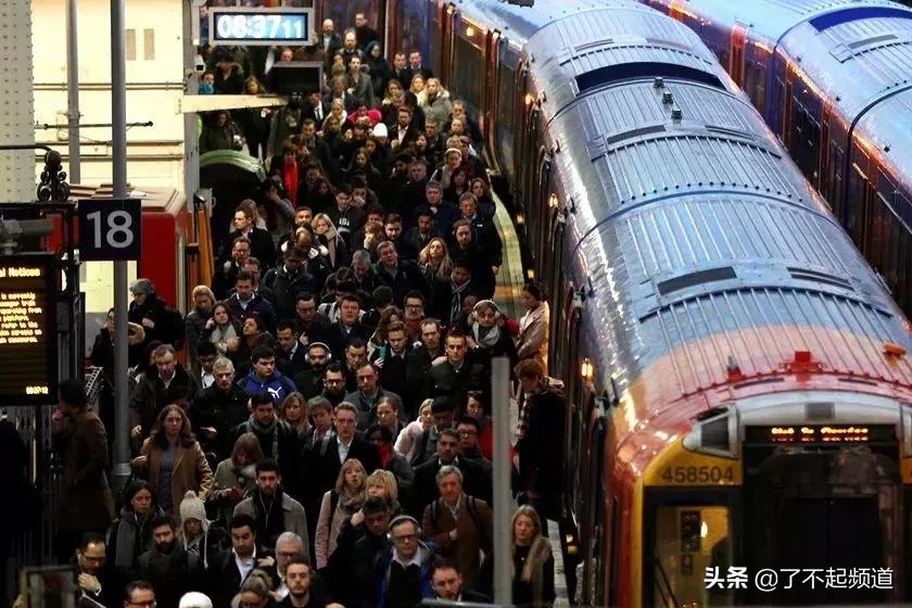 英国也抢不到票，求中国人给他们做了个“12306”