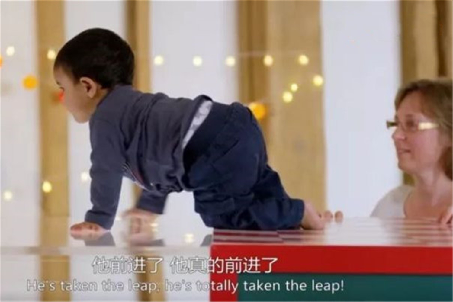 婴儿下楼梯总感觉害怕,孩子胆小不敢下楼梯怎么办