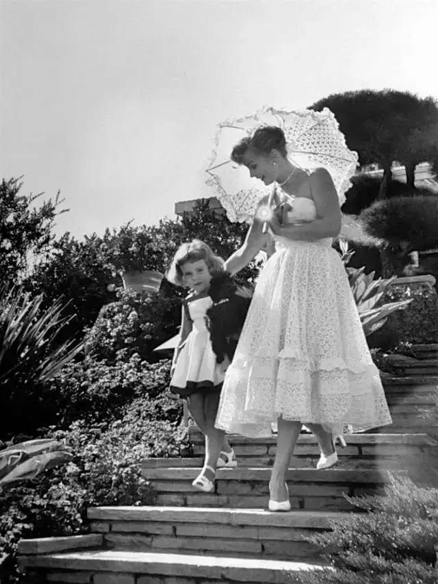 玛丽莲梦露和奥黛丽赫本有多漂亮,奥黛丽赫本和玛丽莲梦露颜值分析