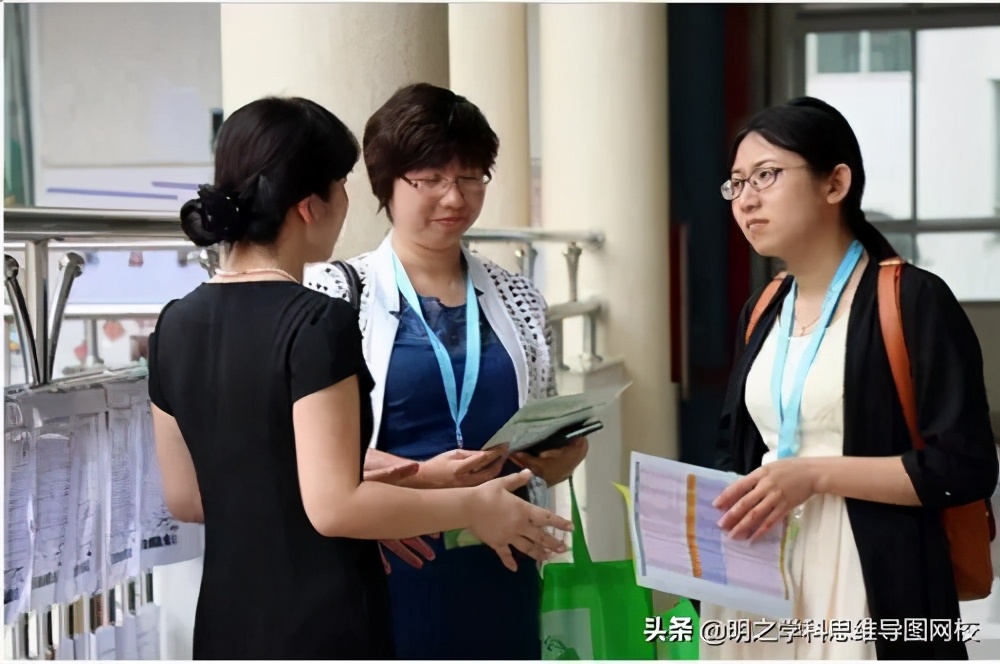 压垮成年人的只有家长群吗,压垮家长的三大难题