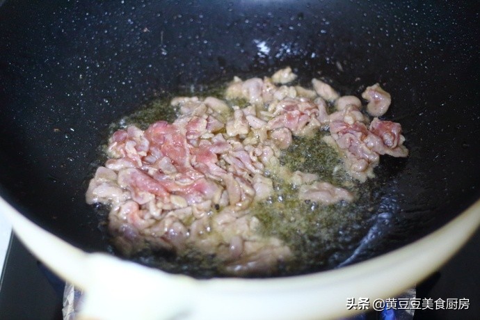 怎样炒米粉不粘锅好吃又简单,炒大锅米粉怎样才粘锅不会坨