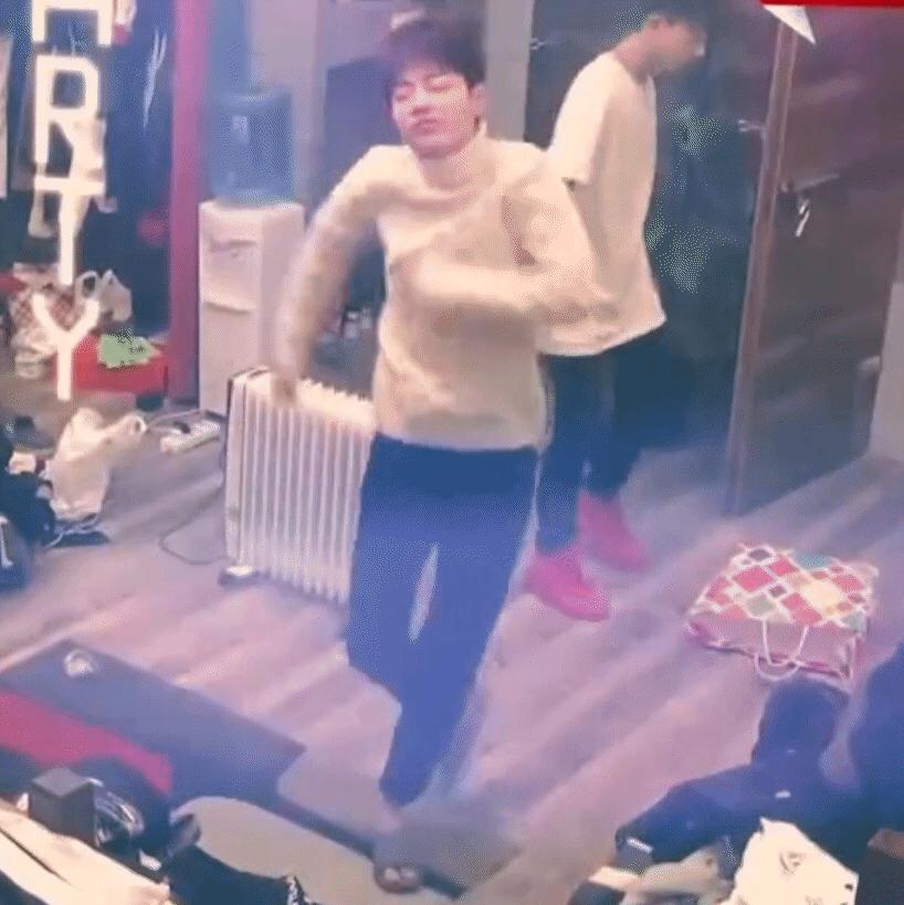 肖战：“社畜之光”华丽登场。中意他那有趣的灵魂