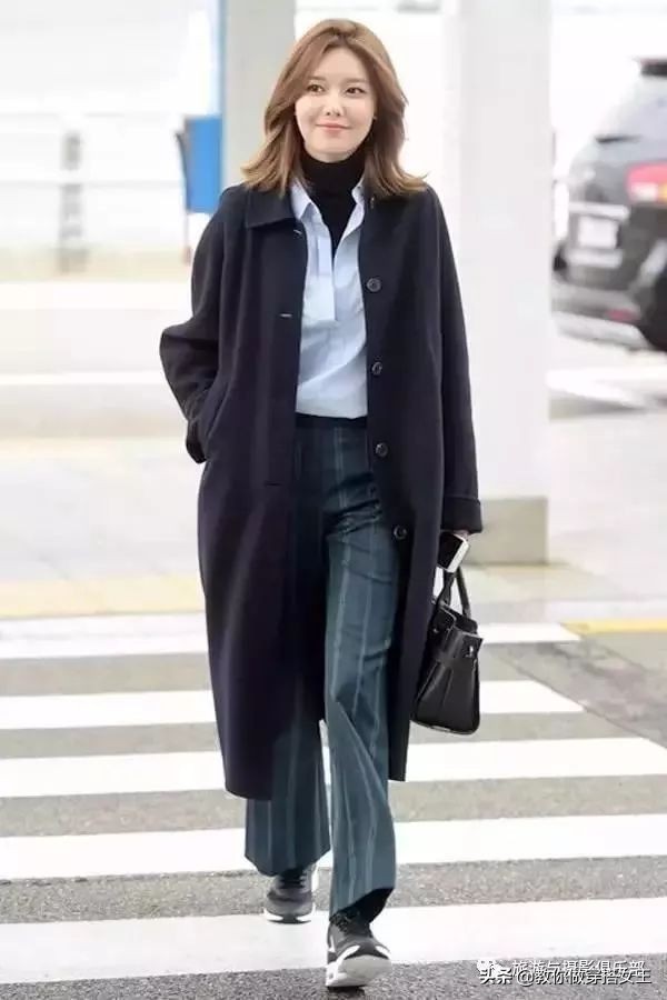 毛衣衬衫高雅上档次,毛衣搭衬衫怎么穿