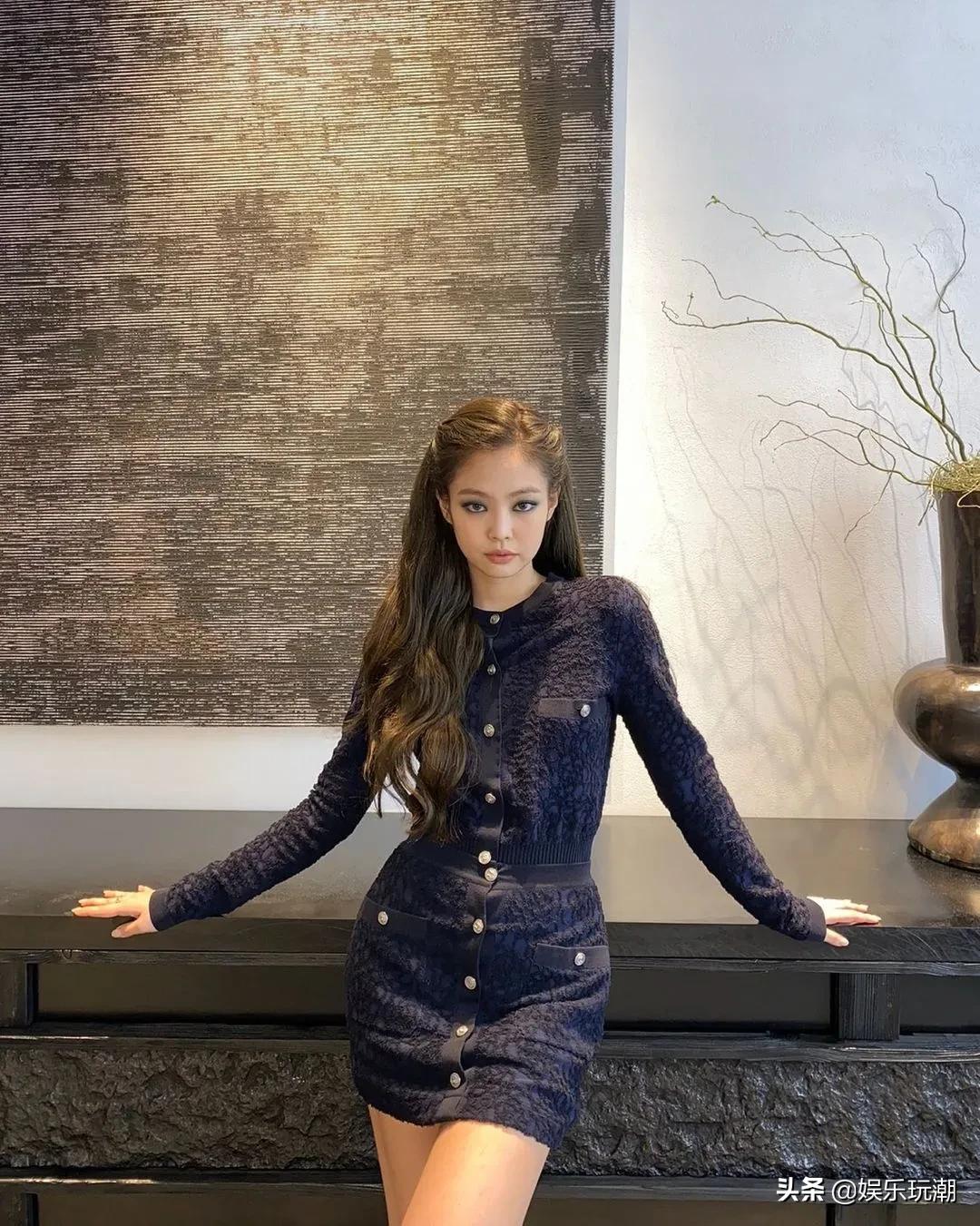 jennie生日应援视频,jennie生日收到粉丝给的白玫瑰