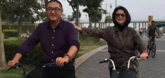 改变于月仙命运的两个人，一名叫马丽娟，一名叫张学松