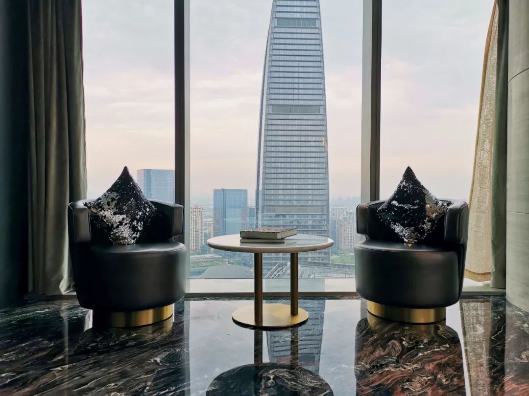 18万一个晚上的酒店什么样,1000多一晚的酒店有什么