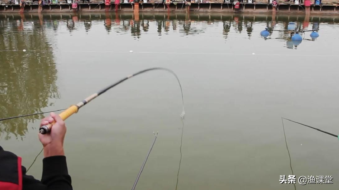 鱼上浮怎么打浮窝,鱼上浮用啥方法