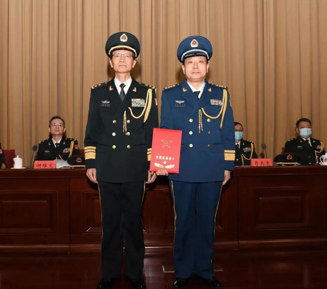 解放军授少将军衔的条件,解放军晋升少将军衔