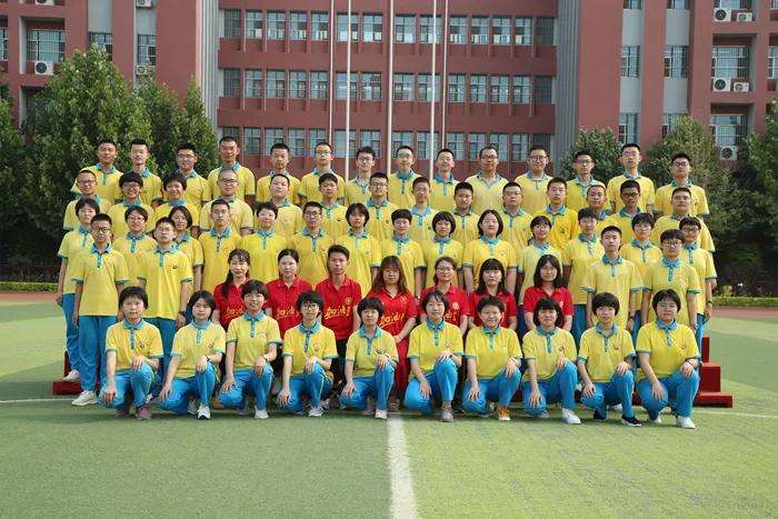 凝聚集体力量的班徽,团结友爱拼搏进取班徽