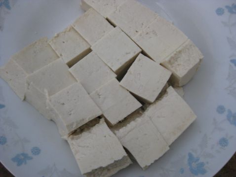 三文鱼头炖豆腐汤最正宗的做法,三文鱼鱼头豆腐汤的家常做法