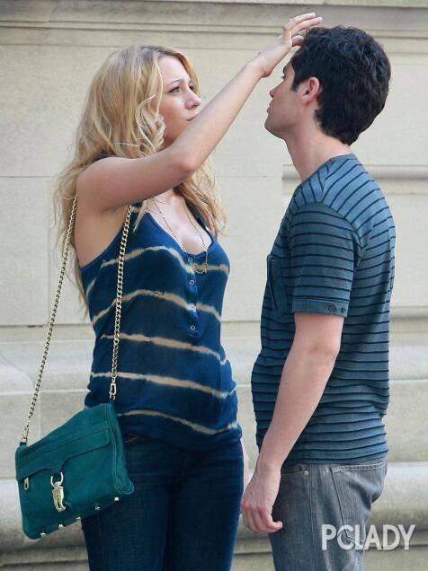 刚步入社会把自己打扮成熟,实用又轻奢的包包