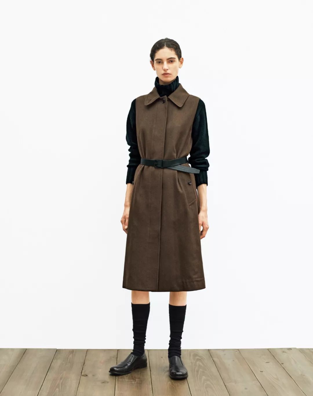 杏色大衣内搭什么颜色毛衣好看,深蓝色大衣内搭什么颜色的毛衣