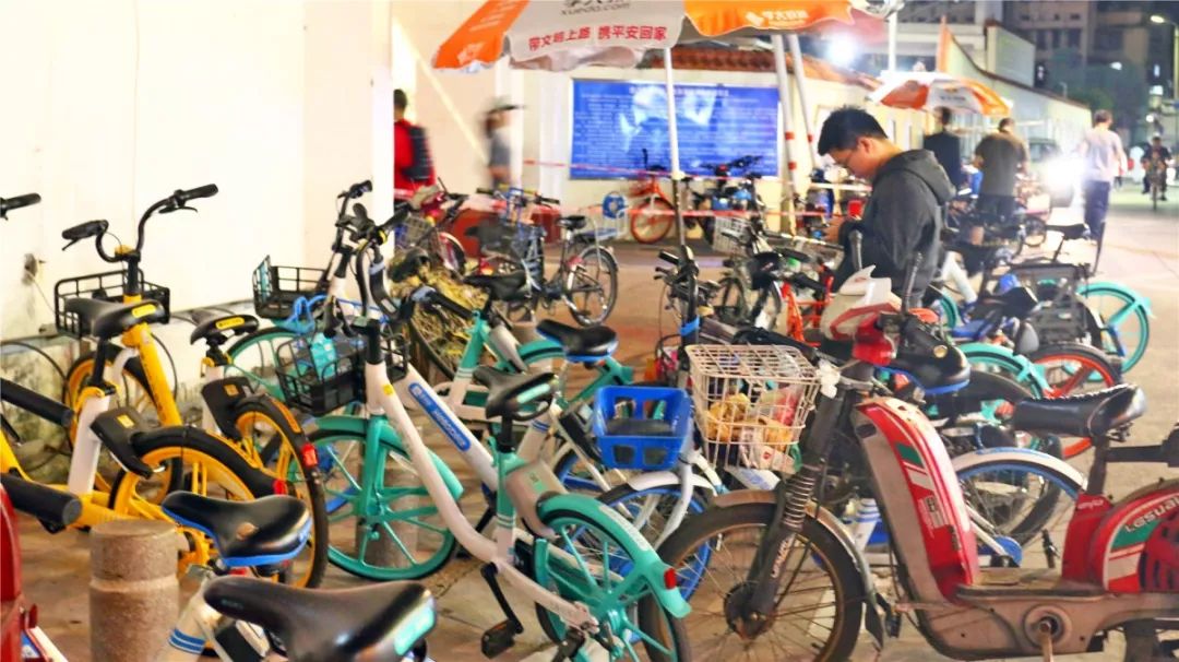 不到人民体育场,你不会知道厦门的秋夜有多野