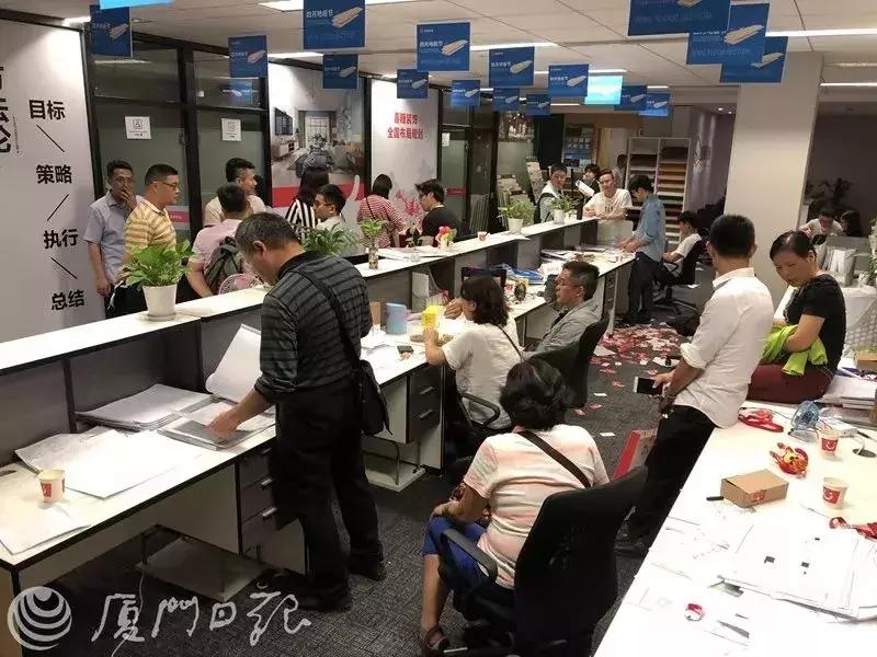 装修房子装一半装修公司跑路了,装修交了全款老板跑了