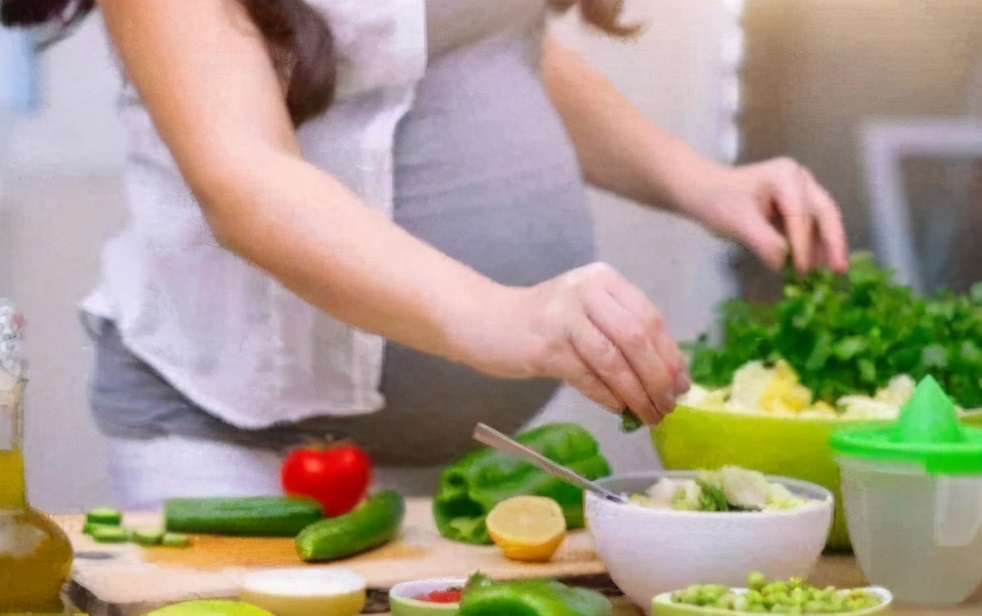 孕期缺铁缺钙怎么补最快最有效,孕期缺钙贫血对胎儿有啥影响