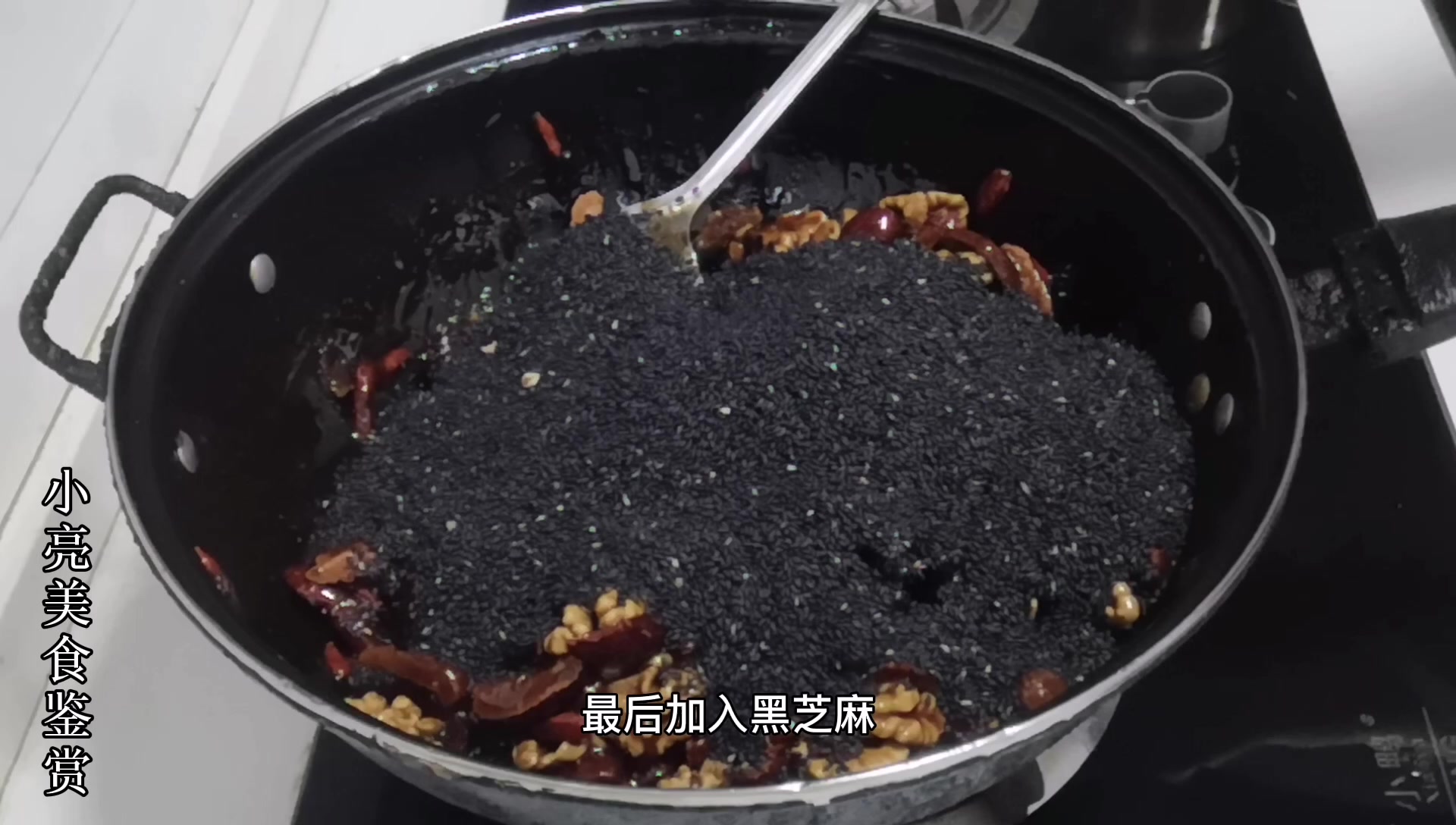 给坐月子的产妇可以送阿胶糕吗,媳妇儿坐月子能吃阿胶糕吗