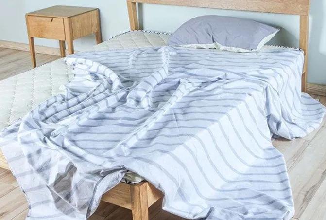 特斯拉睡觉凉席,特斯拉夏天睡车里空调自己关闭