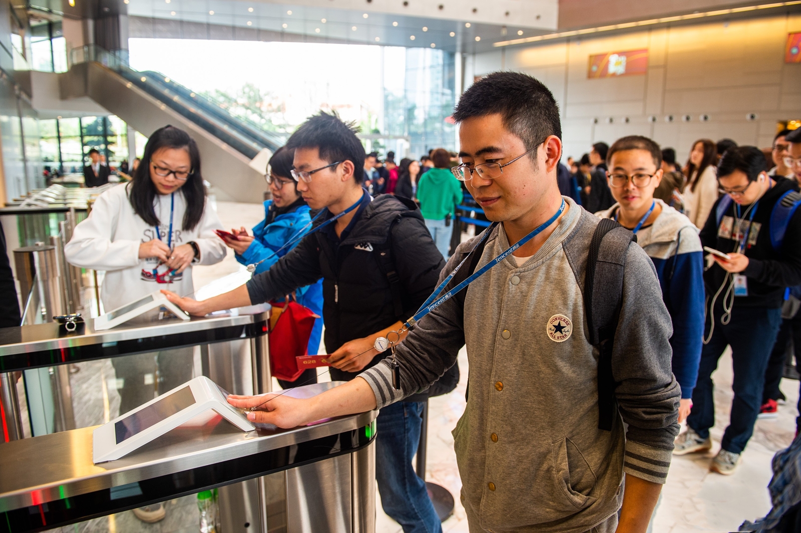 读书没用？腾讯招人年薪40万起步，国内企业招聘陷入“内卷”