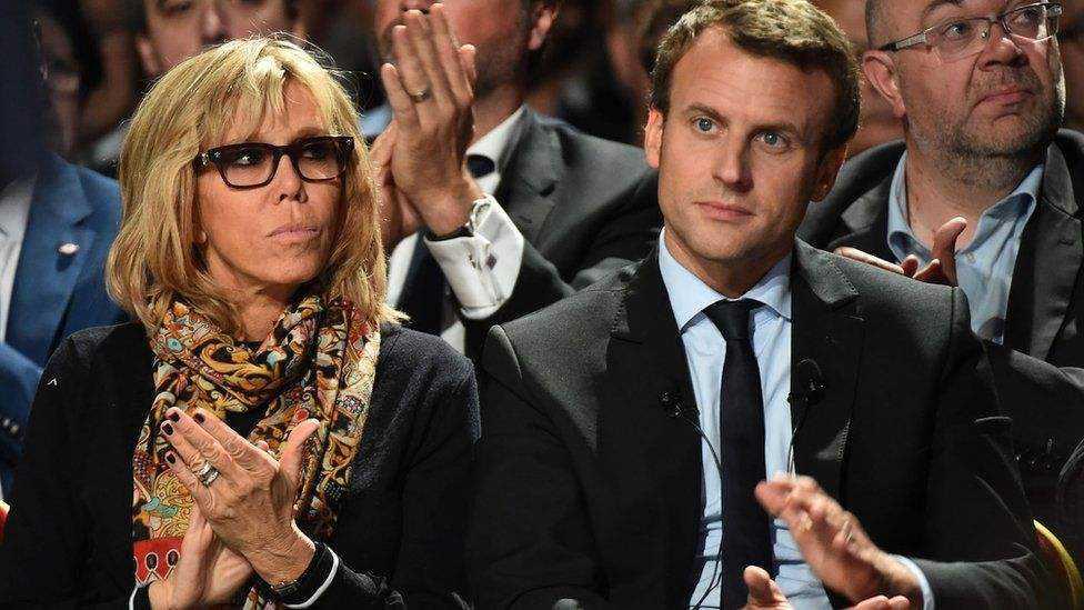 马克龙和普京的恩爱瞬间 (马克龙和普京甜蜜瞬间)