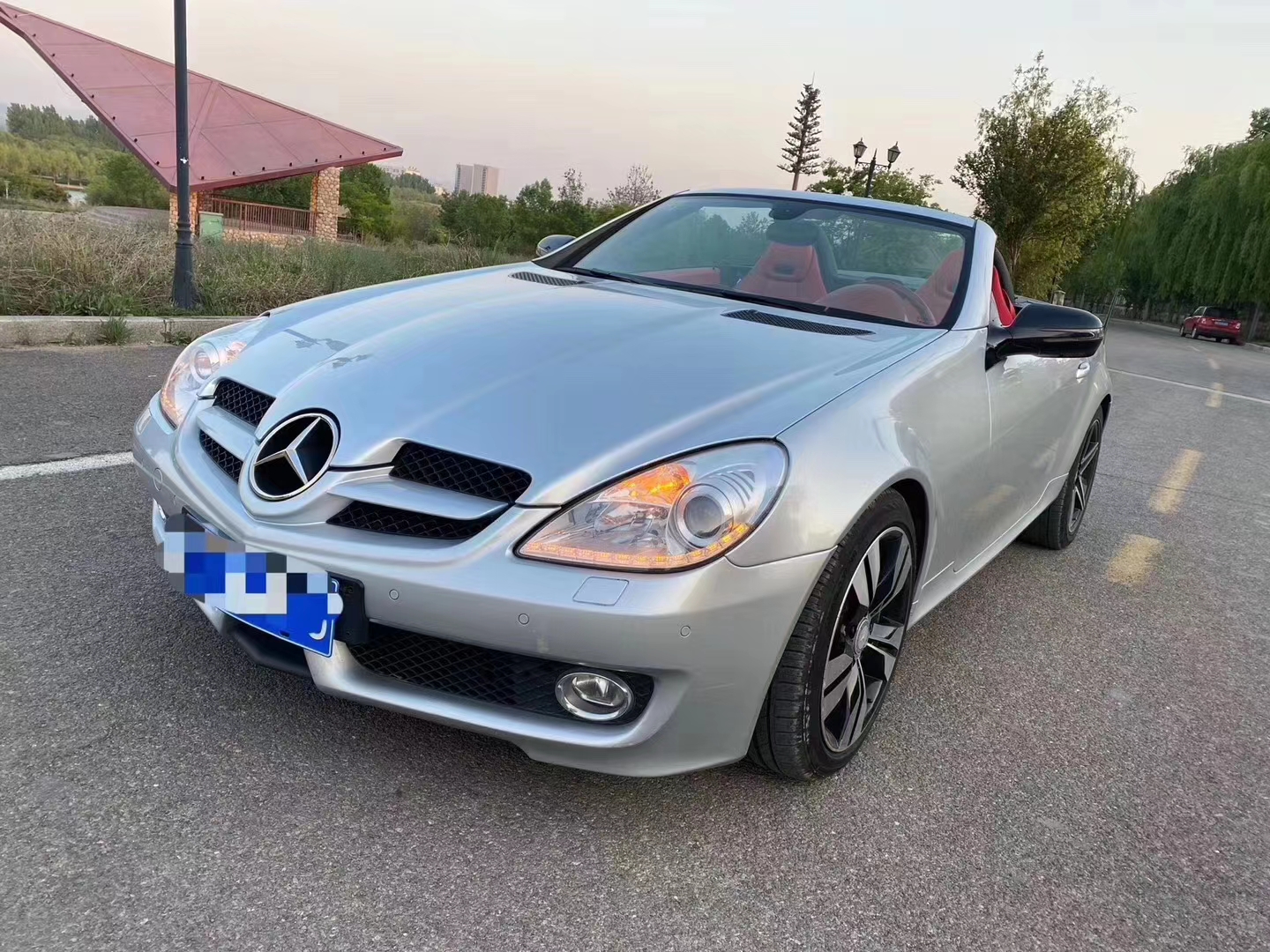 最新款奔驰slk软顶敞篷,奔驰小跑slk200二手多少钱