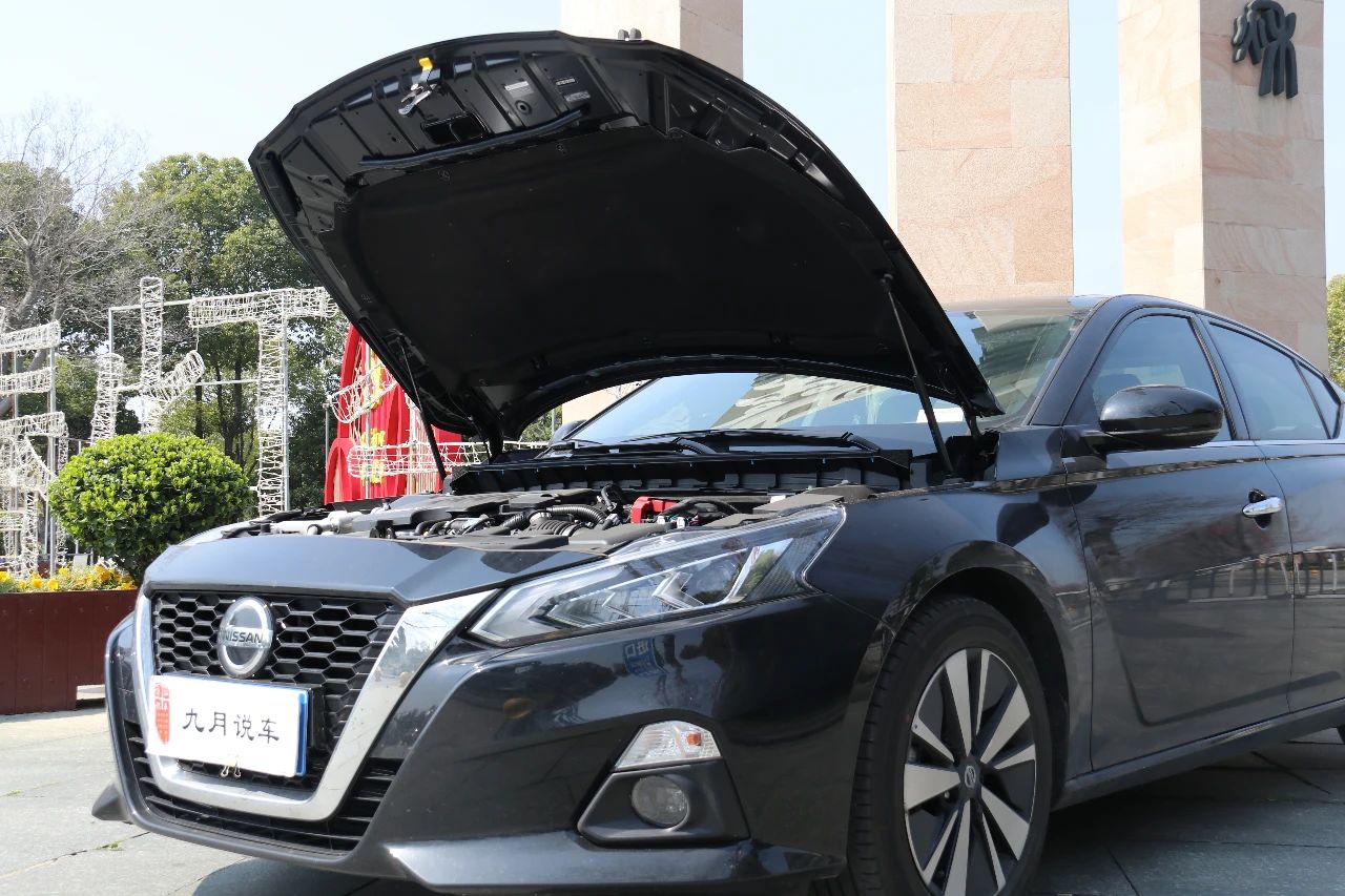 最新款天籁和第七代天籁对比,16万日系两厢车