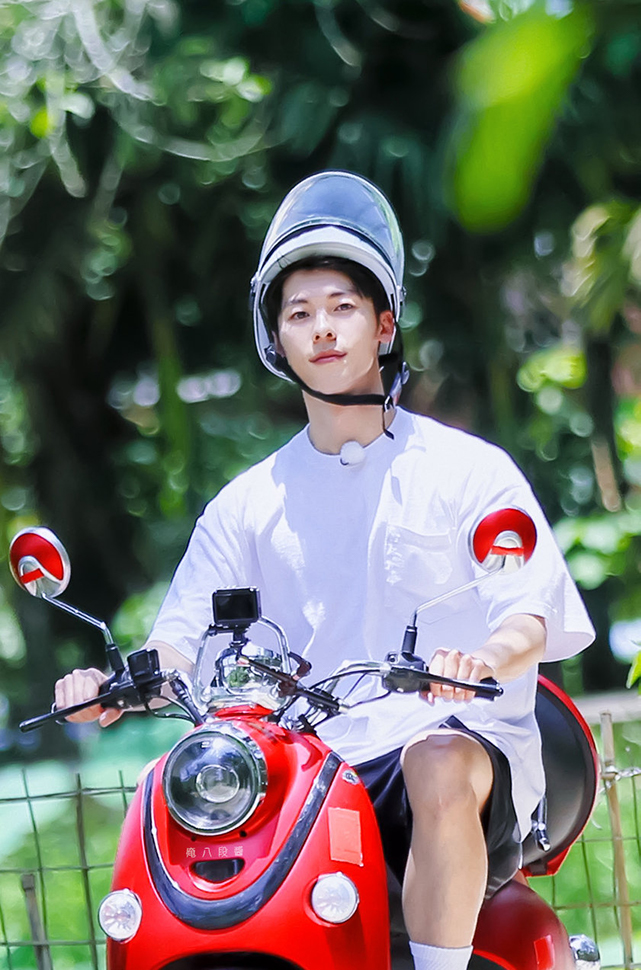 不分年龄看帅哥,不论年龄高矮胖瘦