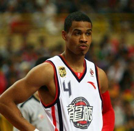 杰拉德格林职业生涯薪水,杰拉德格林助教薪水