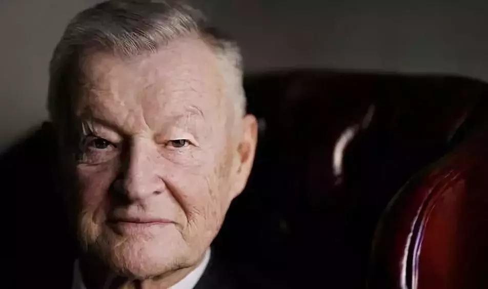 美国的奶头战略有多可怕!郭美美出狱就晒百万卡地亚,最美酒托出狱也想当网红