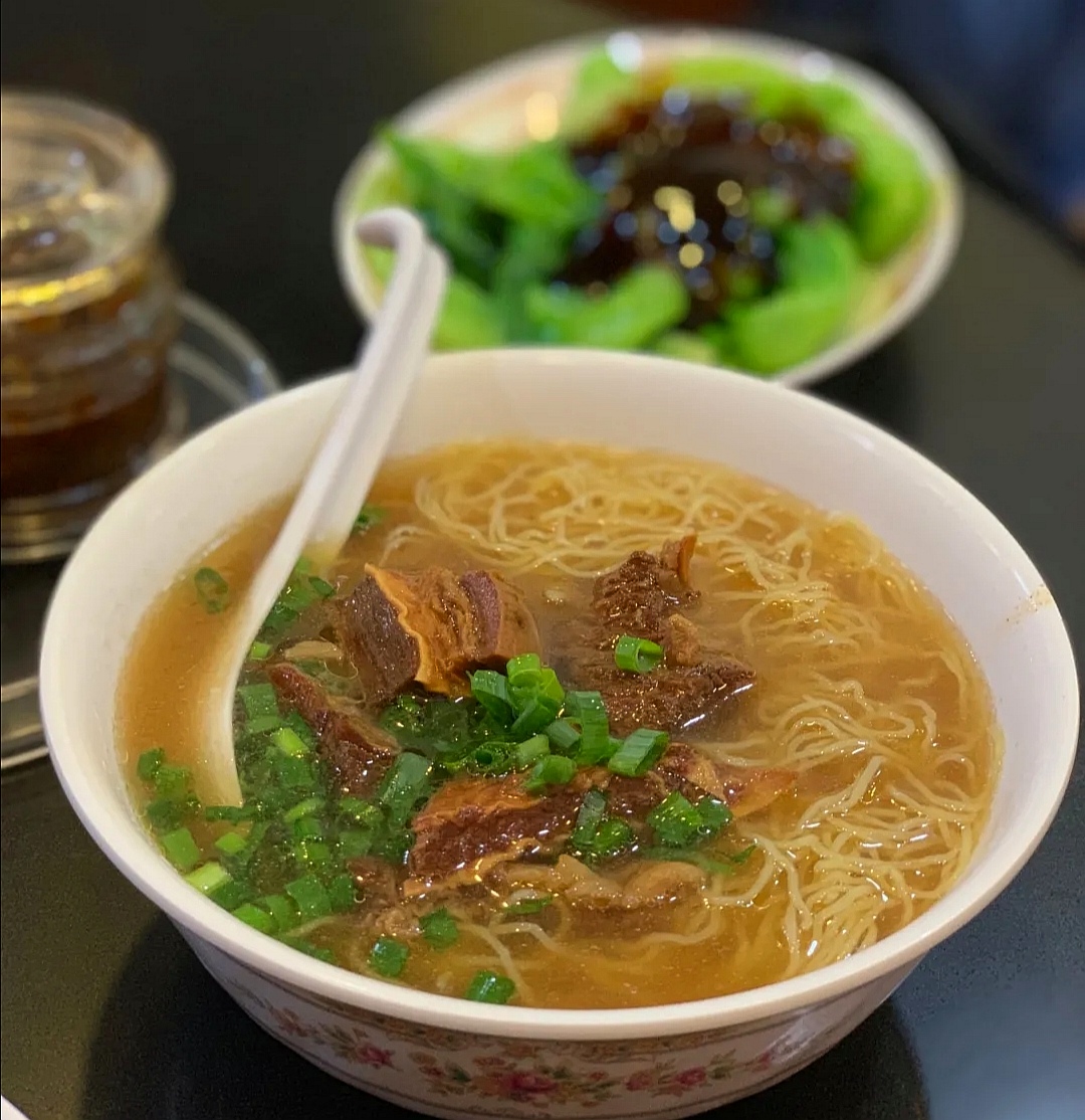 龙津这二十多年老牌街坊面馆，究竟凭何美味开遍荔湾老广都爱吃？