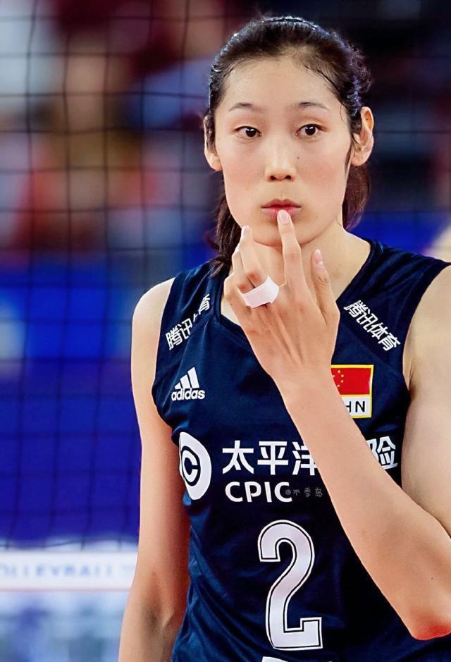 土耳其排球教练古德蒂和朱婷,中国女排对土耳其朱婷暴扣古德蒂