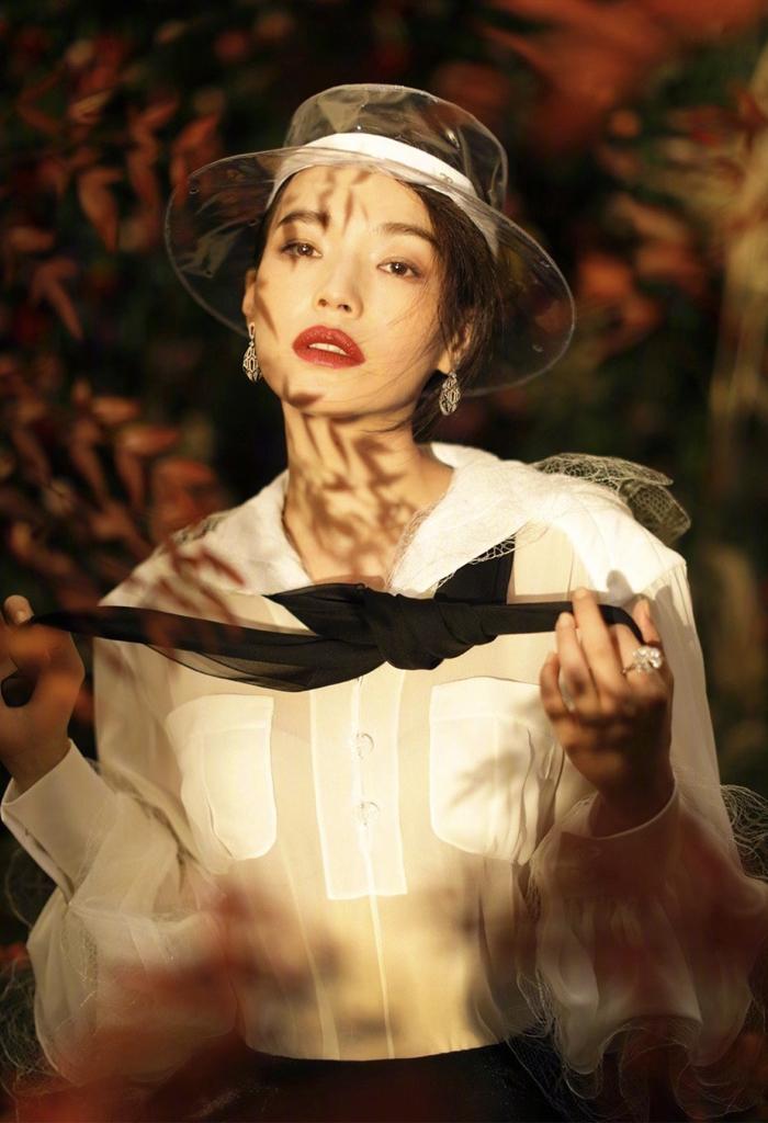 高级耐看的极简文艺风，才是最“显贵”的穿搭style