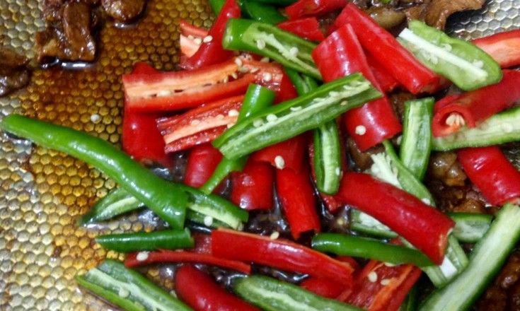 冻肉能不能水煮解冻,冻肉从冰箱里拿出来要洗吗