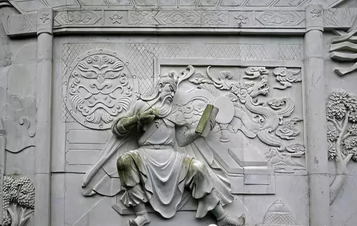 云南石雕关公人物雕像,关公雕像佛纹寓意