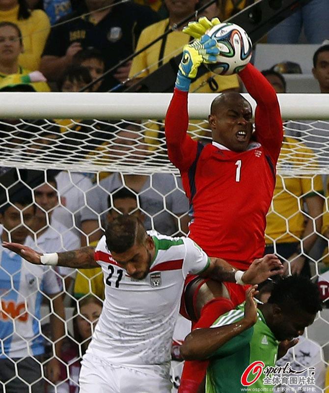 足球守门员教学指导思想,足球教学守门员鱼跃