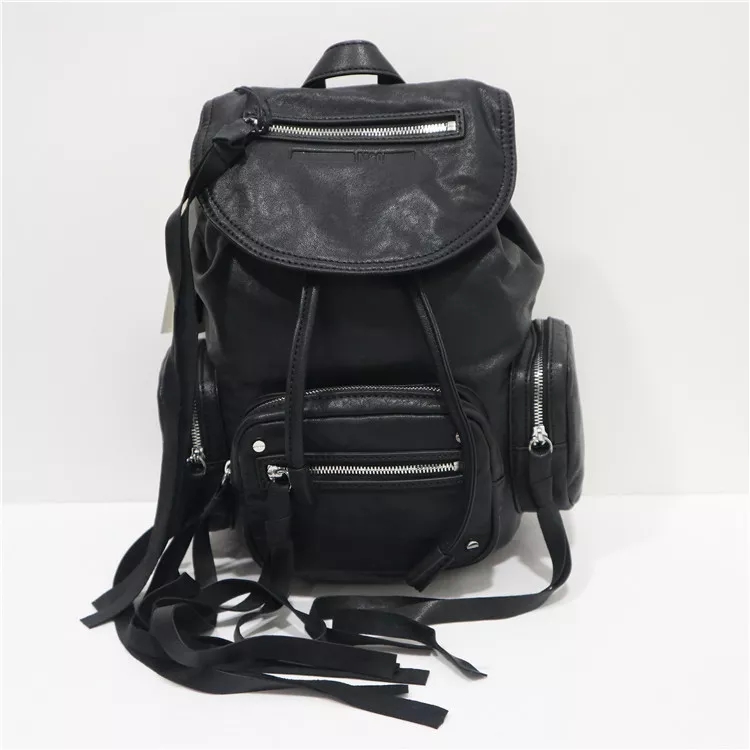 奢侈品大牌有哪些好看又好搭配双肩包?C4N搭配干货!