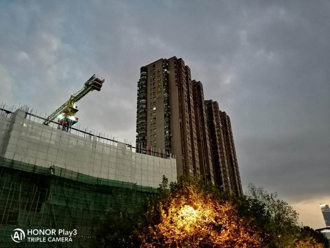 荣耀play3评测跑多少分,荣耀play3值得买么