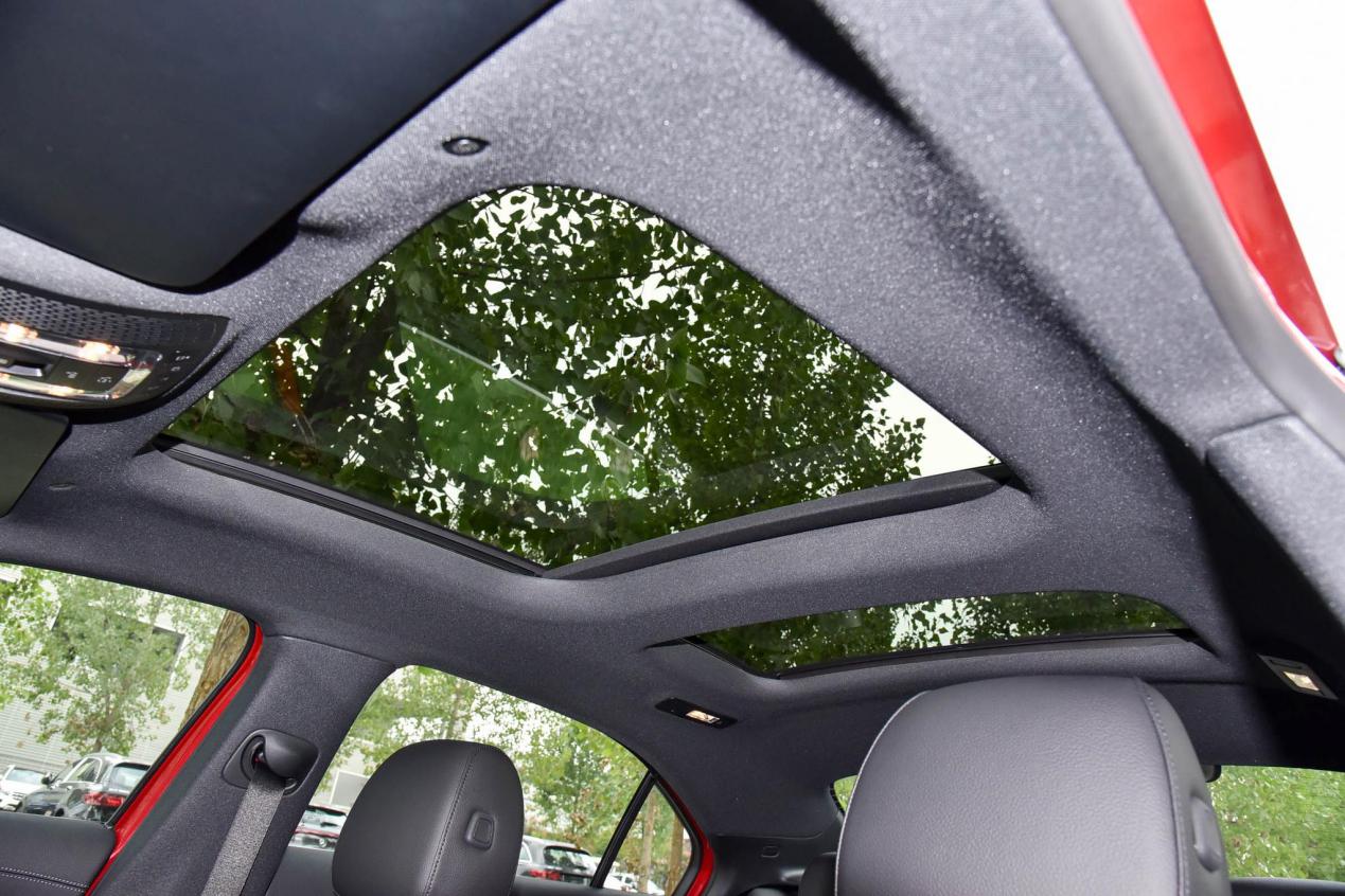 奔驰a级车评,奔驰a级空间大小测试