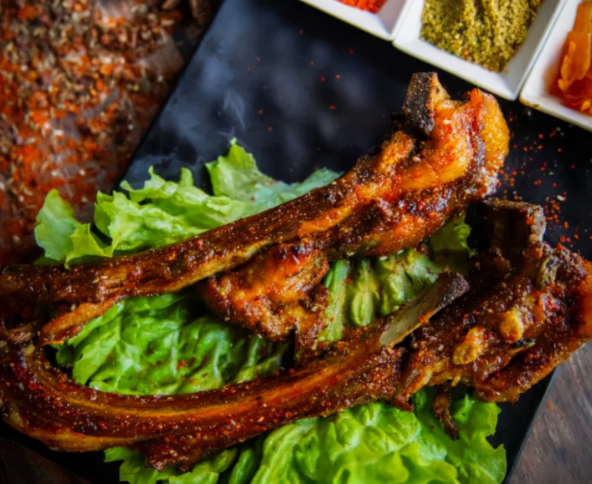 左手手术刀,右手烧烤架!医学博士“搅动”串圈