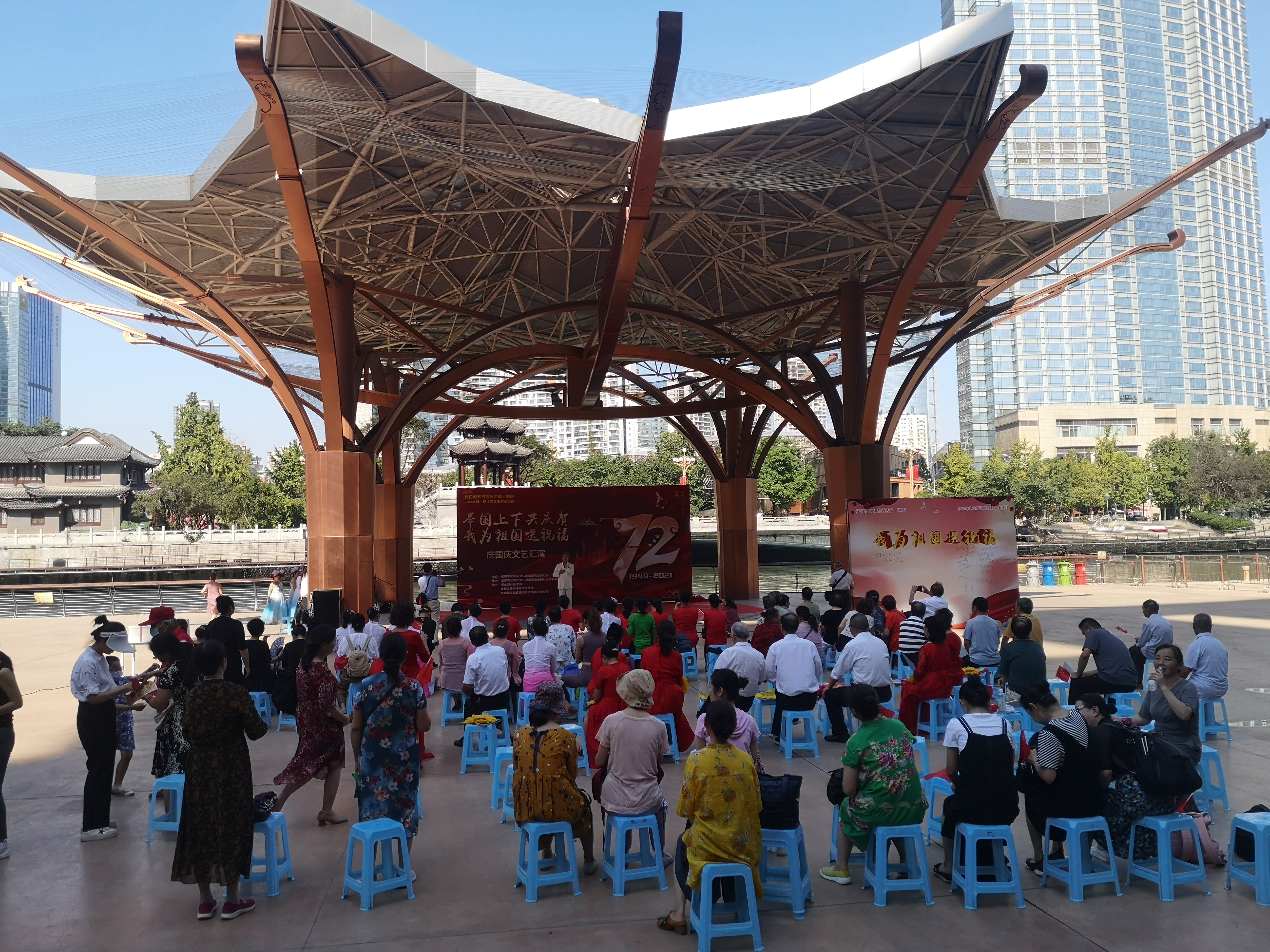 新生路社区：载歌载舞共贺祖国生日