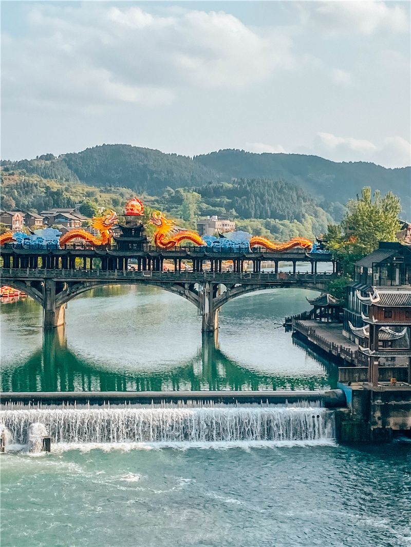 贵州除了千户苗寨还有其他玩的吗,贵州千户苗寨外的古镇