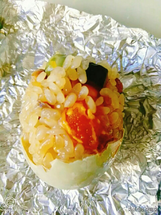 糯米加鸡蛋,微商卖八元一个,在家也能做,操作简单吃五个不过瘾